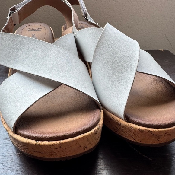 Clarks - cushion soft White wedge Sandals - Picture 3 of 7